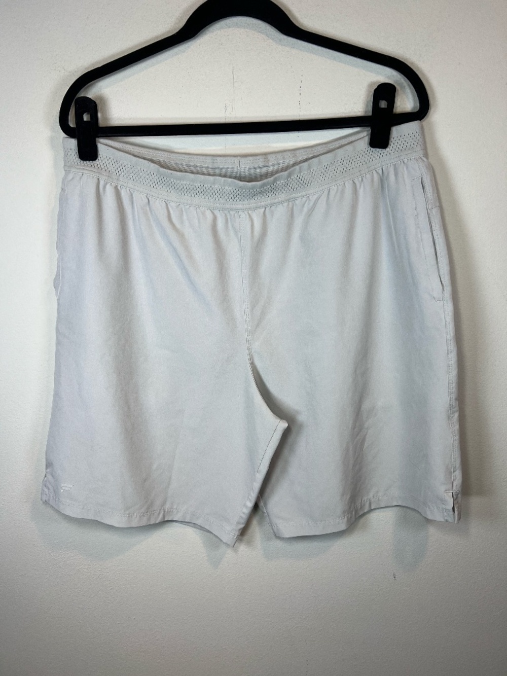 Fabletics Fundamental Shorts Mineral Gray Pocket Unlined Lightweight Athletic XL